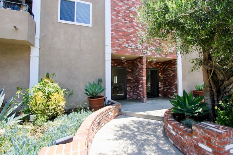 Bentley Manor Condos, Lofts & Townhomes For Sale Bentley Manor Real