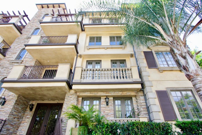 Residence Condos, Lofts & Townhomes For Sale