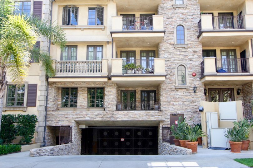 Residence Condos, Lofts & Townhomes For Sale