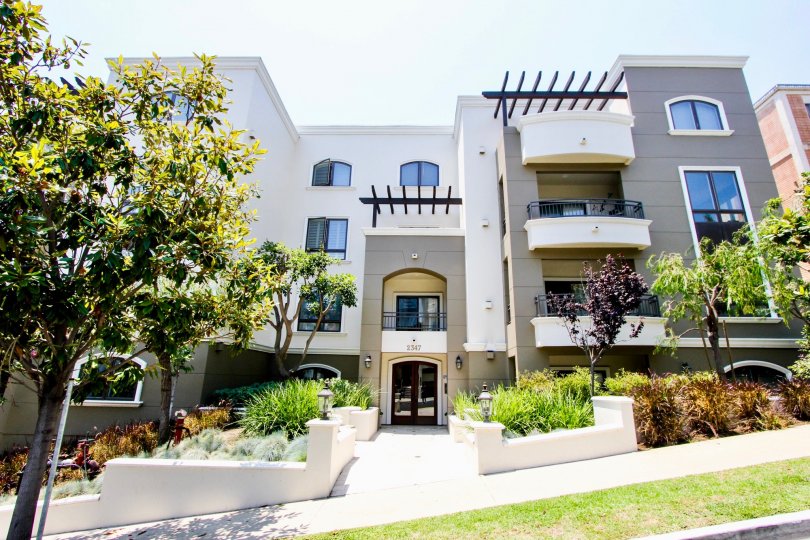 Fox Hills Manor Condos, Lofts & Townhomes For Sale Fox Hills Manor