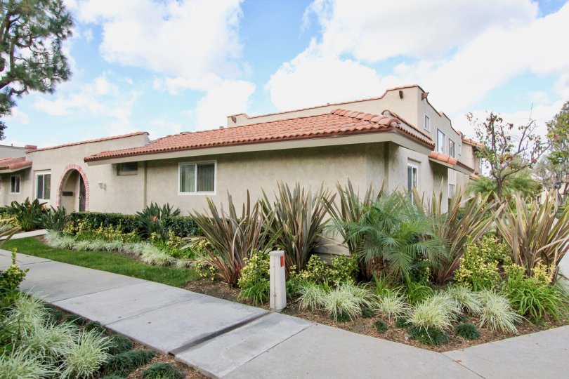 La Jolla Plaza Condos, Lofts & Townhomes For Sale La Jolla Plaza Real