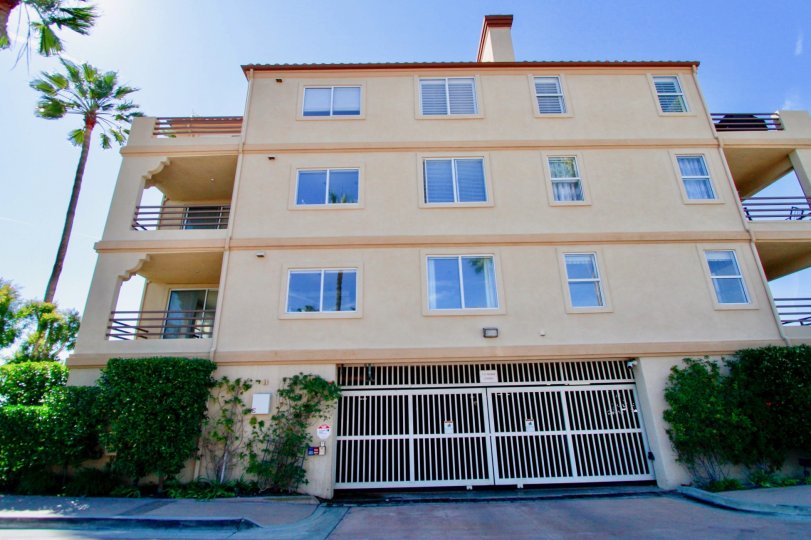 Huntington Harbour Bay Club Condos, Lofts & Townhomes For Sale