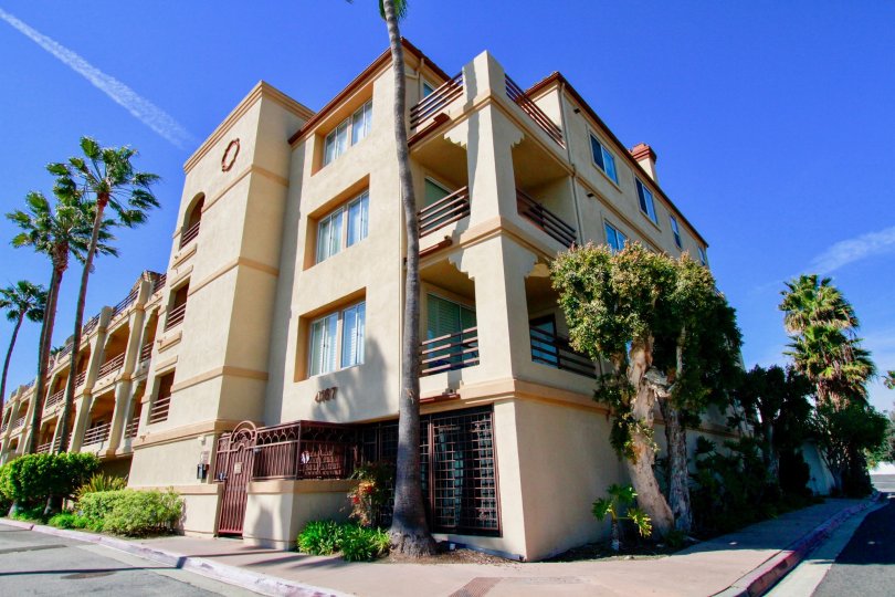 Huntington Harbour Bay Club Condos, Lofts & Townhomes For Sale