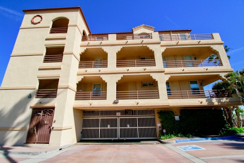 Huntington Harbour Bay Club Condos, Lofts & Townhomes For Sale