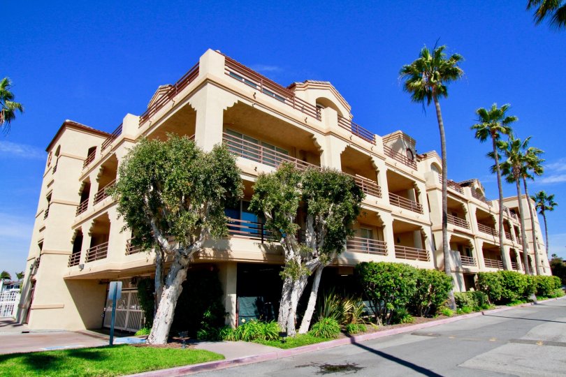 Huntington Harbour Bay Club Condos, Lofts & Townhomes For Sale