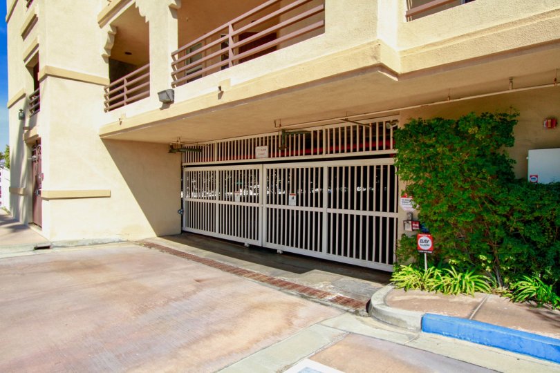 Huntington Harbour Bay Club Condos, Lofts & Townhomes For Sale