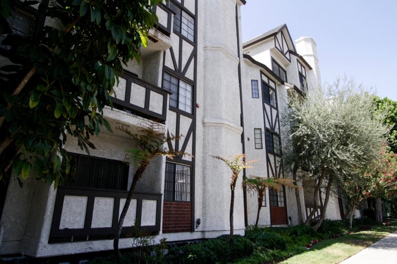 Hampton Court Condos, Lofts & Townhomes For Sale Hampton Court Real Estate Hampton Court