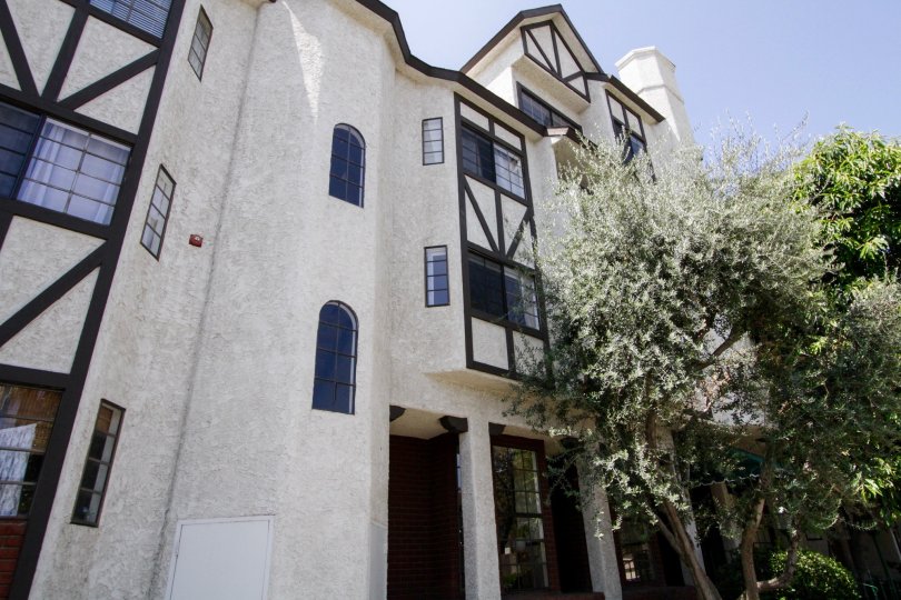 Hampton Court Condos, Lofts & Townhomes For Sale Hampton Court Real