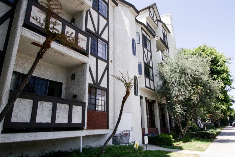 Hampton Court Condos, Lofts & Townhomes For Sale Hampton Court Real Estate Hampton Court