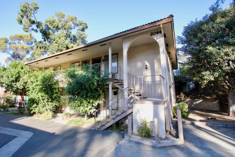 Robinson Street Condos, Lofts & Townhomes For Sale Robinson Street