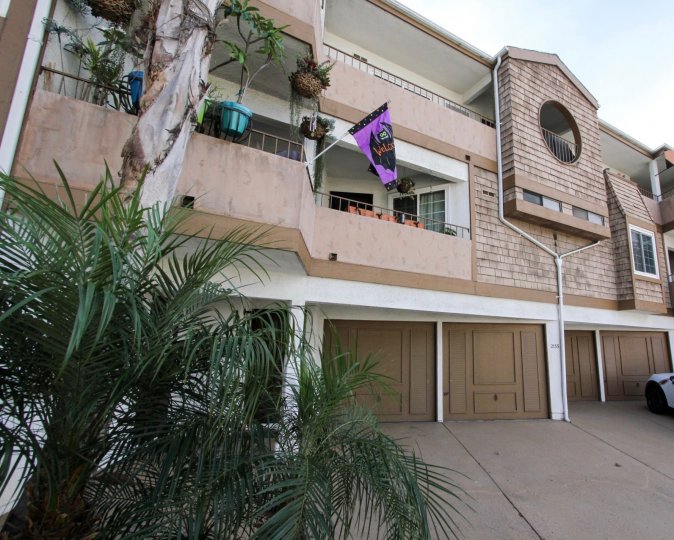 Chatsworth Manor Condos, Lofts & Townhomes For Sale Chatsworth Manor Real Estate Chatsworth