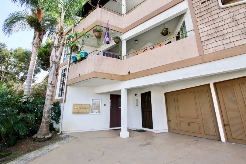 Chatsworth Manor Condos, Lofts & Townhomes For Sale Chatsworth Manor