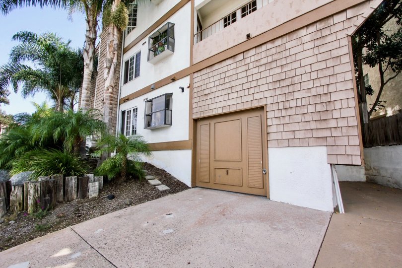 Chatsworth Manor Condos, Lofts & Townhomes For Sale Chatsworth Manor