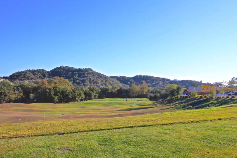 De Luz features a popular golf course called Cross Creek